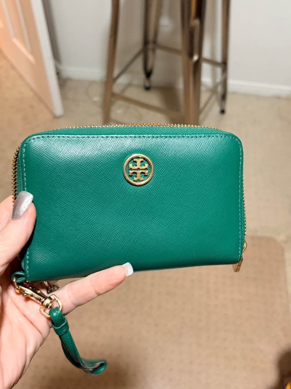 Tory Burch Emerald Green Zip Wristlet Wallet with Gold Logo - Picture 1 of 5
